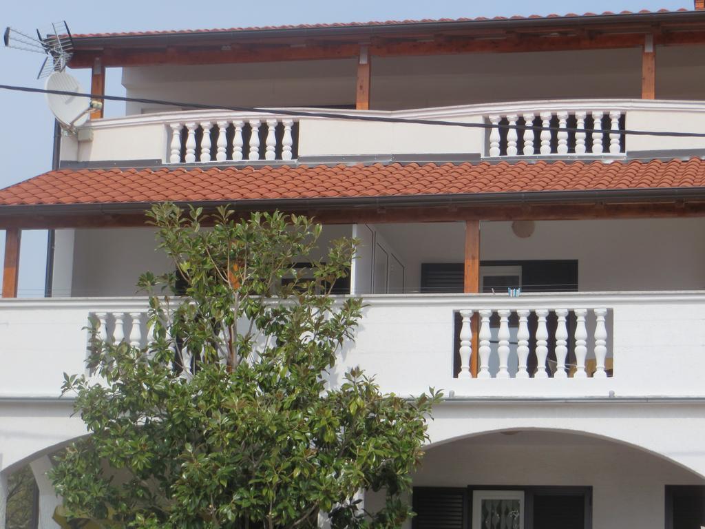Apartments Gloria Biograd Na Moru Bagian luar foto