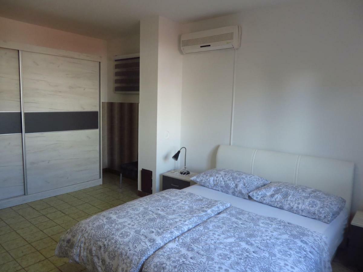 Apartments Gloria Biograd Na Moru Bagian luar foto